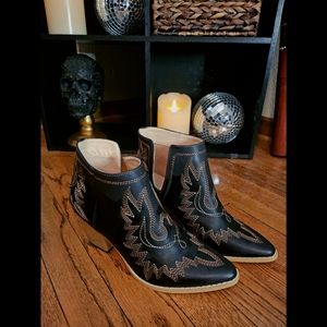 *NEVER BEEN WORN* Western inspired booties
